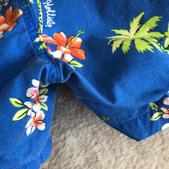 Hawaiian printed Hollister boxer shorts - Picture 6 of 9